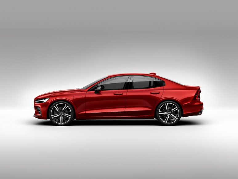 New Volvo S60 R-Design exterior