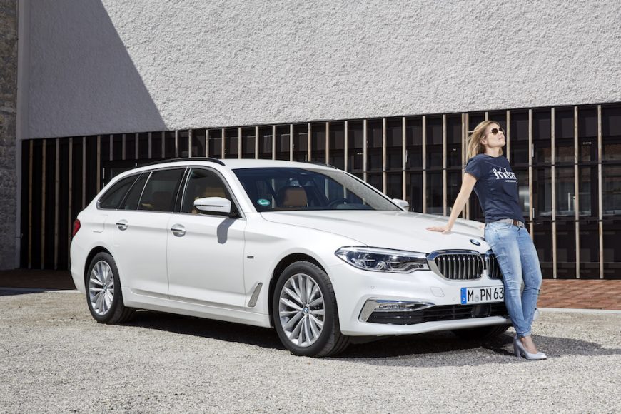 Echt defect volleybal Rijtest BMW 5 Serie Touring: YES-woman! - FemmeFrontaal