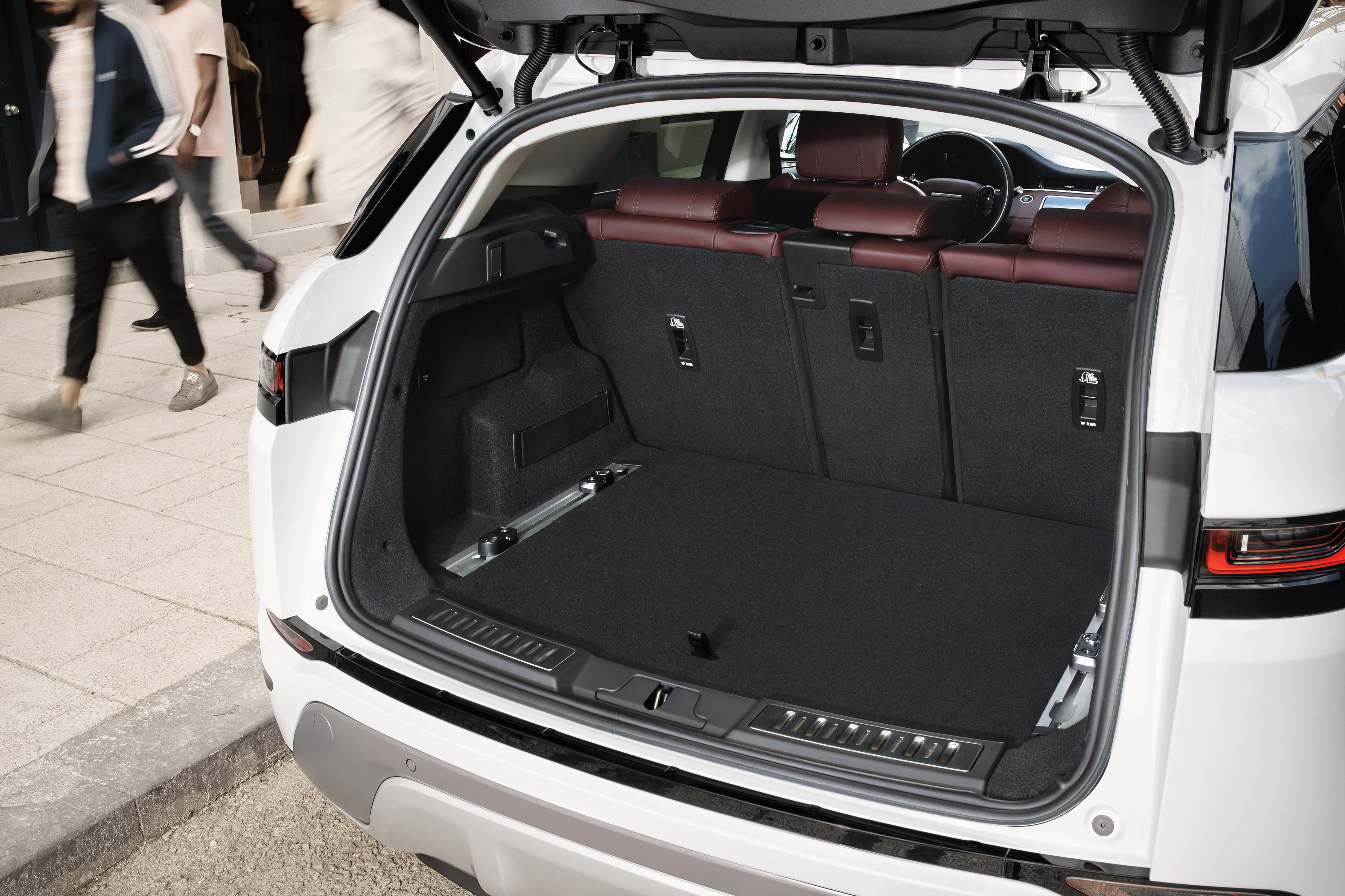 boerderij Montgomery Ondergedompeld Nieuwe Range Rover Evoque heeft een prijskaartje - FemmeFrontaal