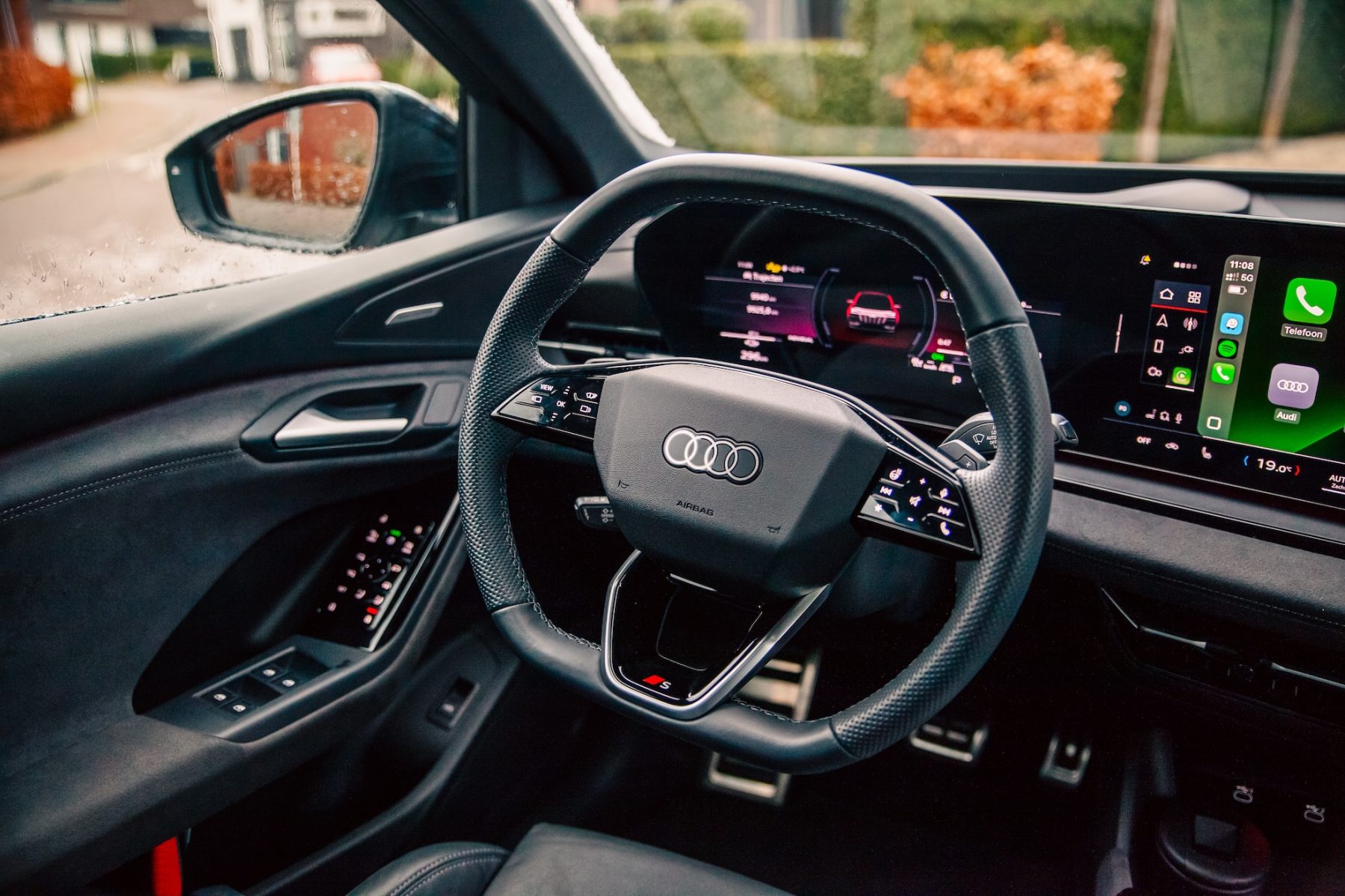 Audi Q6 e-tron dashboard