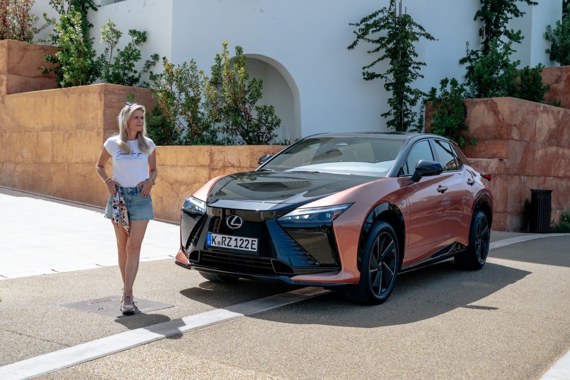 Lexus RZ