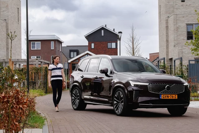 🚗💬 Volvo XC90: still got it 
Na een kleine opfrisbeurt is de XC90 weer helemaal bij de tijd. @mevrouwnoord ging op pad en vertelt waarom je deze SUV nog lang niet hoeft af te schrijven.  Lees mee 👉 voor een link naar de rijtest klik je op onze bio.

#volvoxc90 #autoreview #carreview #review
