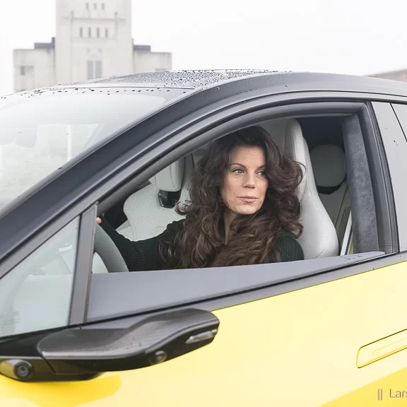 🎉 Hoera voor #FemmeFrontaal Evelin @autoliciouss ! Ze racet, test, traint én maakt de autowereld elke dag een stukje scherper — met stijl én skills 🤩. Gefeliciteerd Evelin, blijf gas geven zoals alleen jij dat kan! 🏁🚗💥

📷 @larsoosterveen